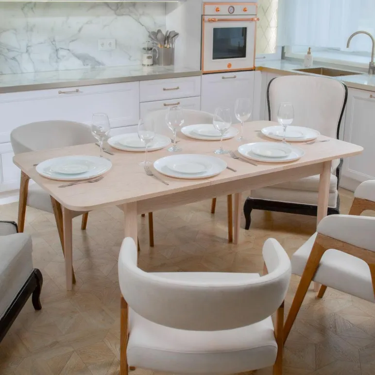 Прямоугольный, раздвижной стол. Дубовый шпон, массив ясеня