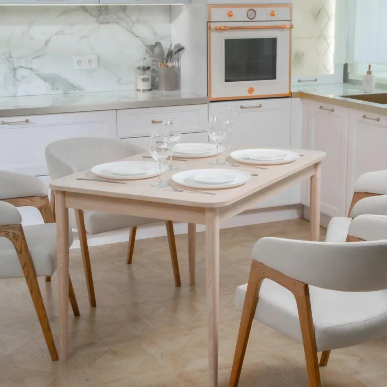 Прямоугольный, раздвижной стол. Дубовый шпон, массив ясеня