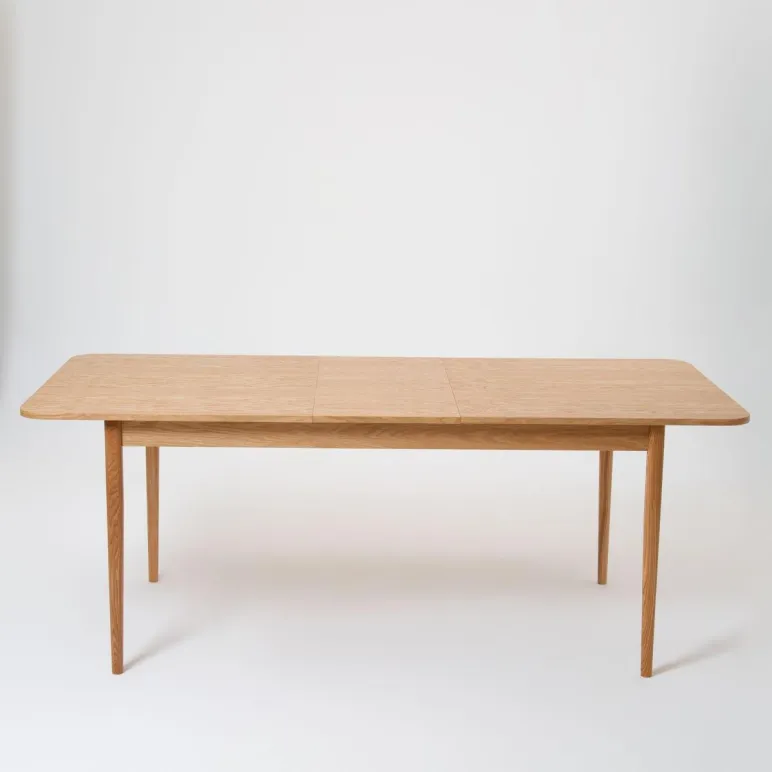 Прямоугольный, раздвижной стол. Дубовый шпон, массив ясеня