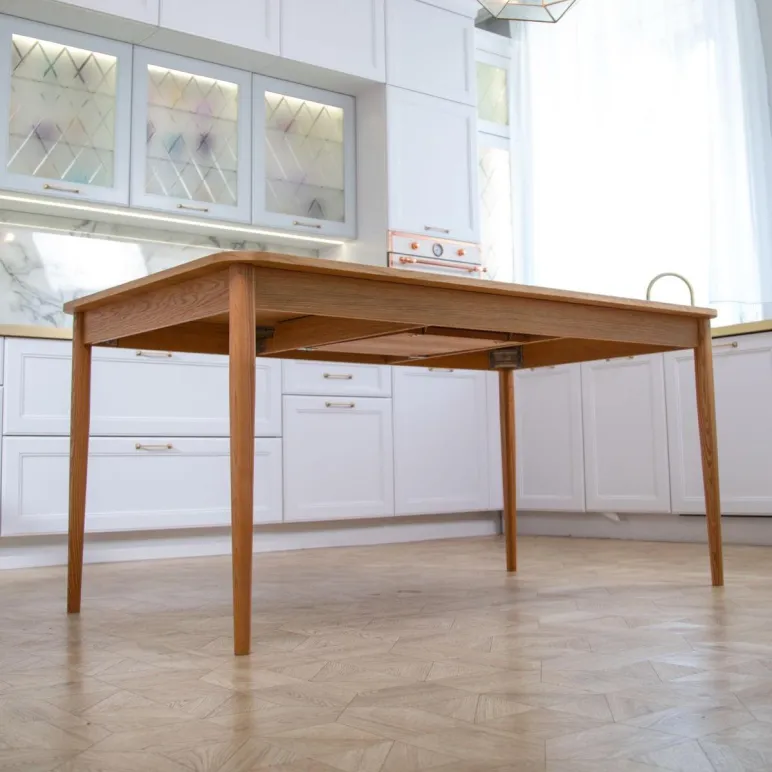 Прямоугольный, раздвижной стол. Дубовый шпон, массив ясеня