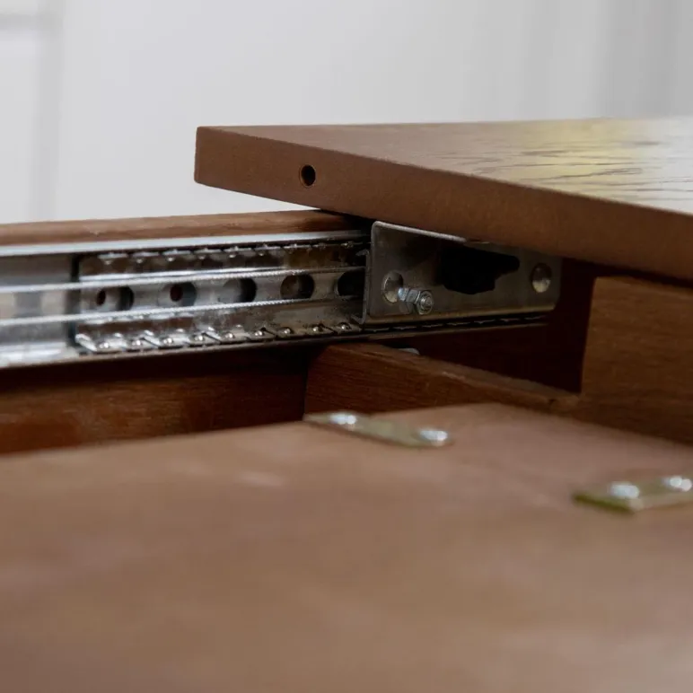 Прямоугольный, раздвижной стол. Дубовый шпон, массив ясеня