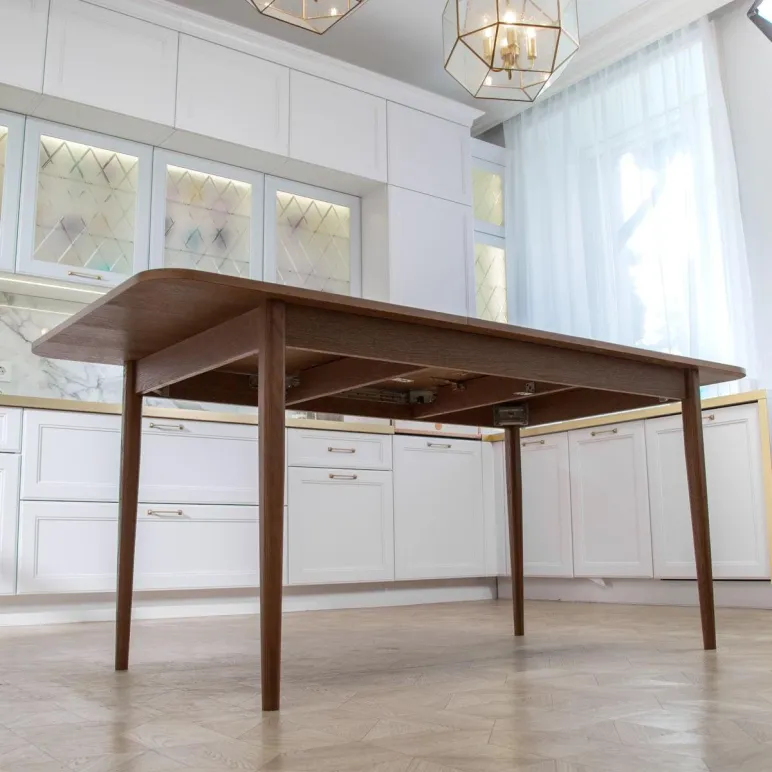 Прямоугольный, раздвижной стол. Дубовый шпон, массив ясеня