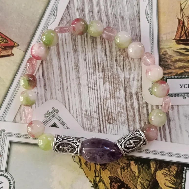 БРАСЛЕТ ИЗ ТУРМАЛИНА С ФЛЮОРИТОМ, АМЕТИСТОМ И РУНАМИ Браслет из турмалина с флюоритом, аметистом и рунами