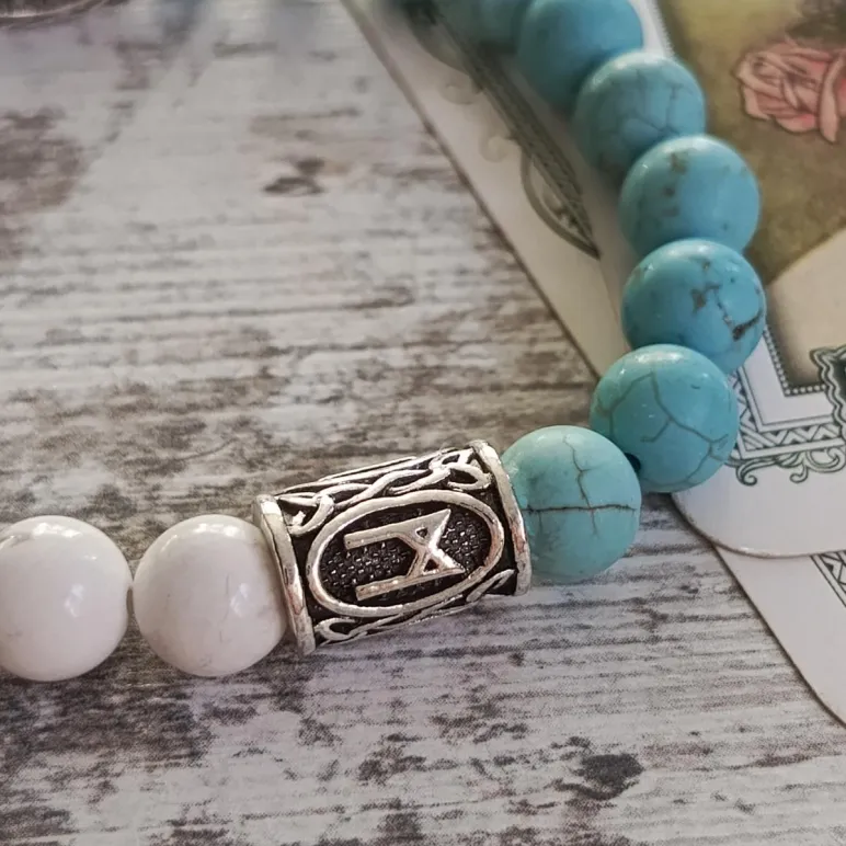 Браслет из бирюзы и кахолонга с рунами
