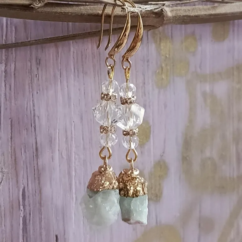 Серьги с пренитом и хрусталем