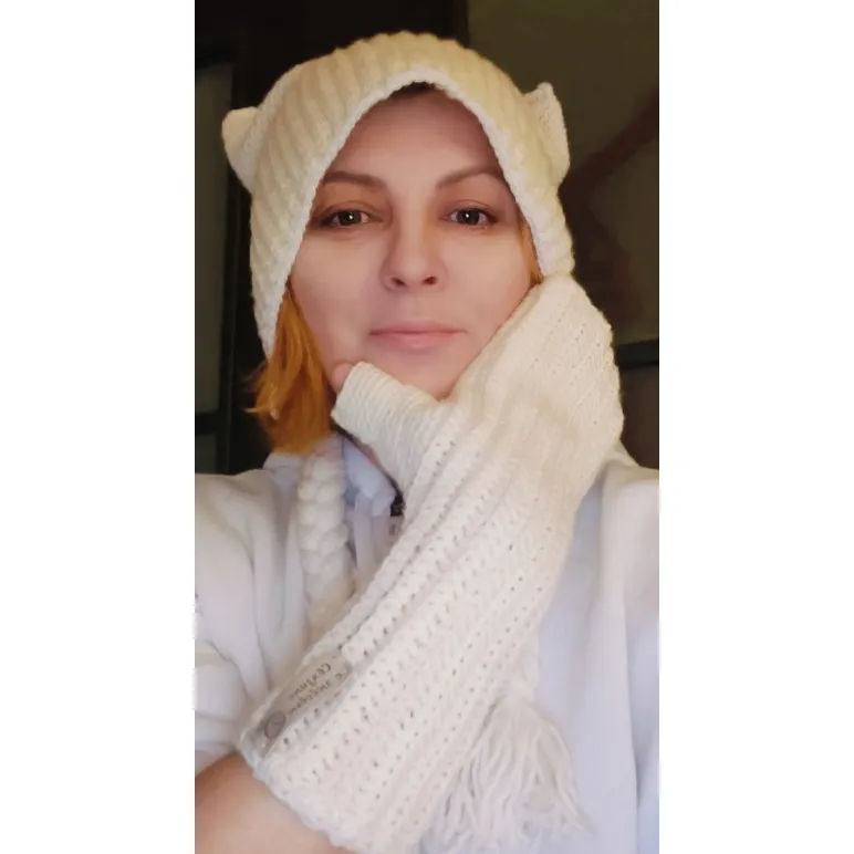 ШАПКА С УШКАМИ И МИНЕТКИ Шапка с ушками и минетки