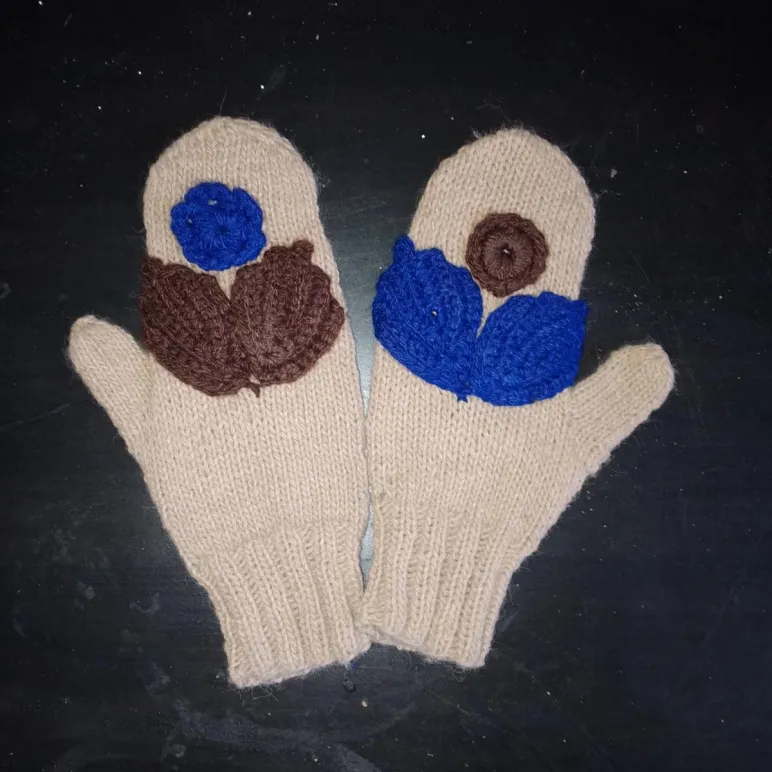 ВАРЕЖКИ-ТРАНСФОРМЕРЫ ДЛЯ АВТОЛЕДИ ВЯЗАНЫЕ СПИЦАМИ С ЭЛЕМЕНТАМИ ИРЛАНДСКОГО КРУЖЕВА Варежки-трансформеры для автоледи вязаные спицами с элементами ирландского кружева