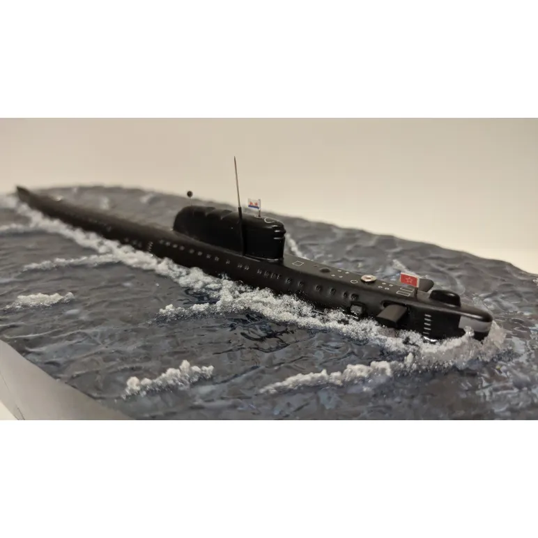 МОДЕЛЬ ПОДВОДНОЙ ЛОДКИ 658 "HOTEL" Модель подводной лодки 658 "HOTEL"