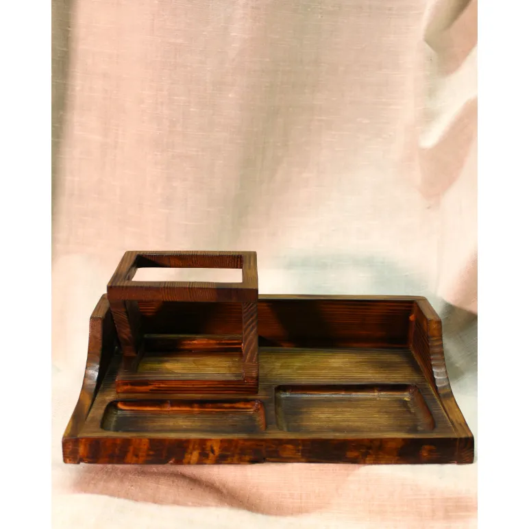 Настольный органайзер из дерева