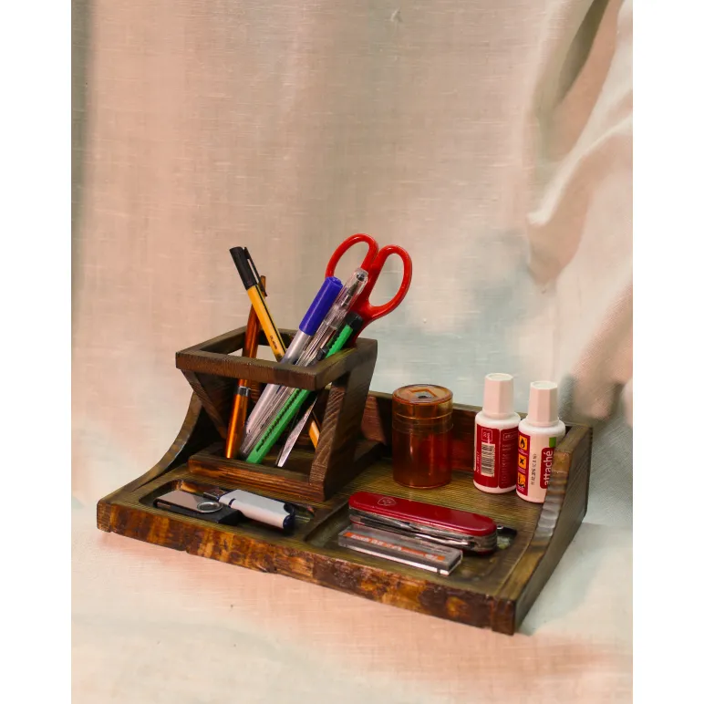 Настольный органайзер из дерева