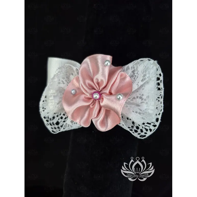 Резинка для волос ручной работы "Бант с цветком" белый. Единственный экземпляр. Цветы Канзаши на волосы Ваши.