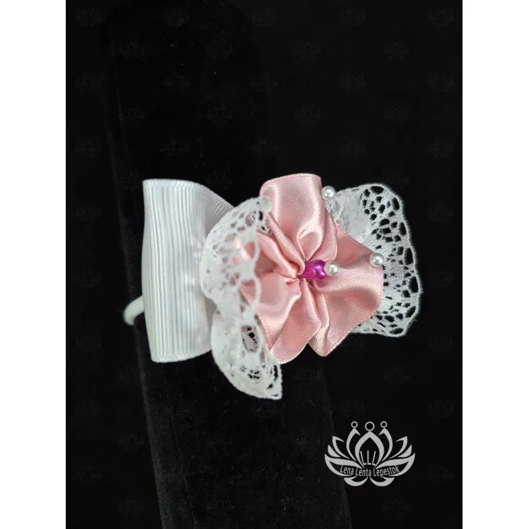 Резинка для волос ручной работы "Бант с цветком" белый. Единственный экземпляр. Цветы Канзаши на волосы Ваши.