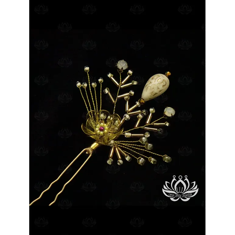 Шпилька для волос ручной работы "Злата" в технике Витраль. Единственный экземпляр. Цветы Канзаши на волосы Ваши.