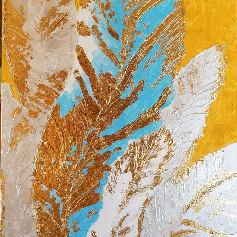 Перья в золотом