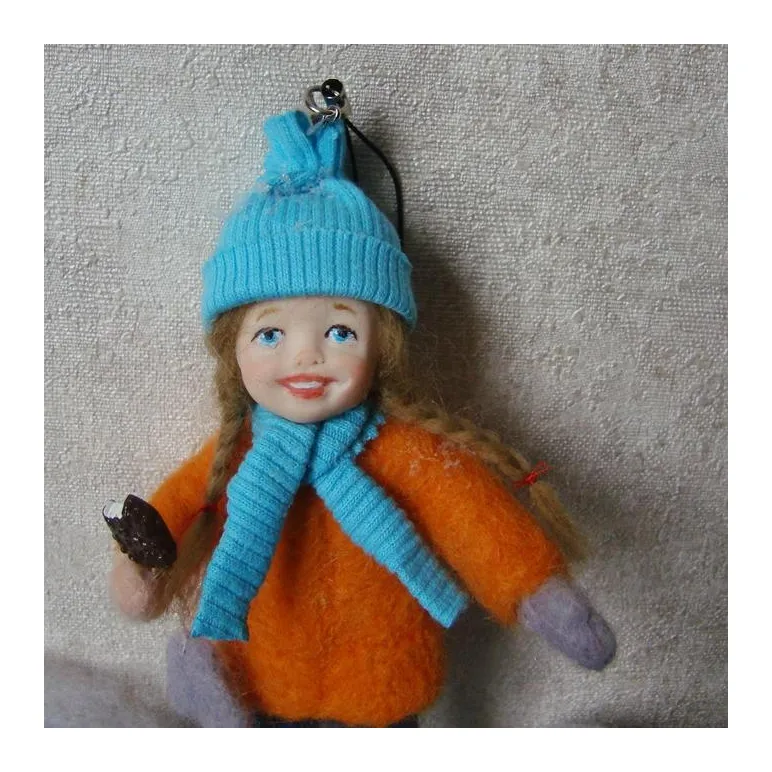 Куколка валяная из шерсти - игрушка на елку