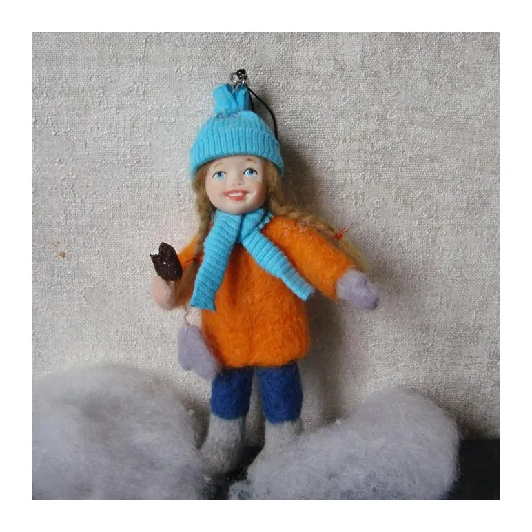 Куколка валяная из шерсти - игрушка на елку