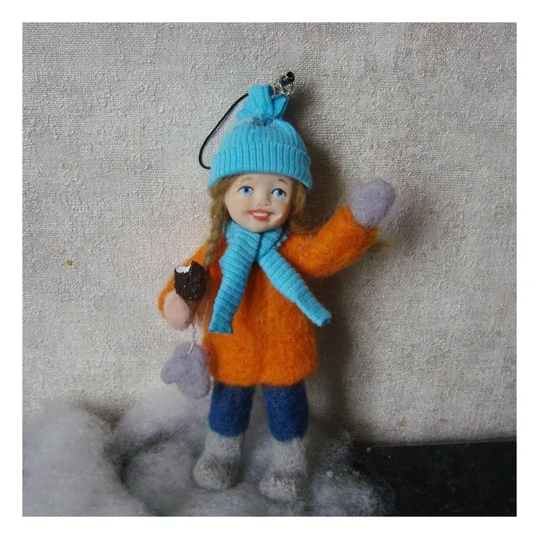 Куколка валяная из шерсти - игрушка на елку