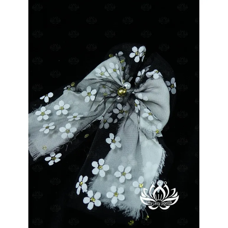 Резинка‑бант «Ромашки» — изделие ручной работы из хлопка и органзы, белый цвет