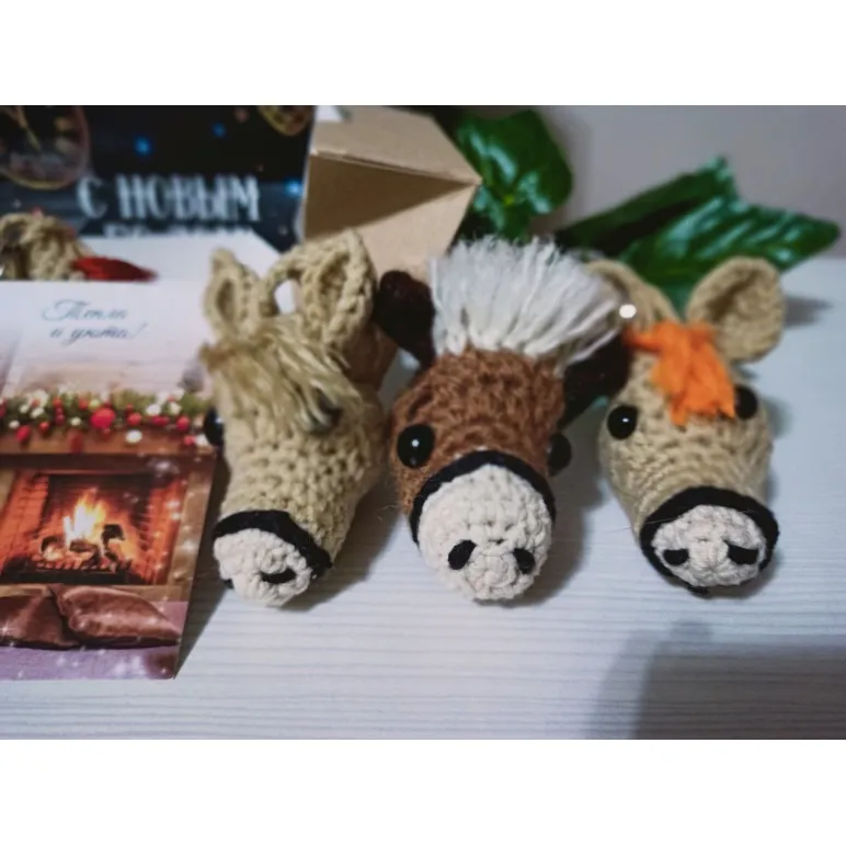 Брелок вязаный Лошадка в ассортименте