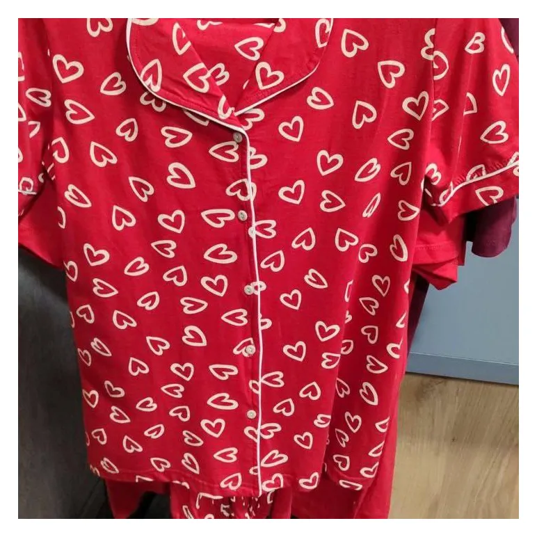 Женские пижамы и халаты