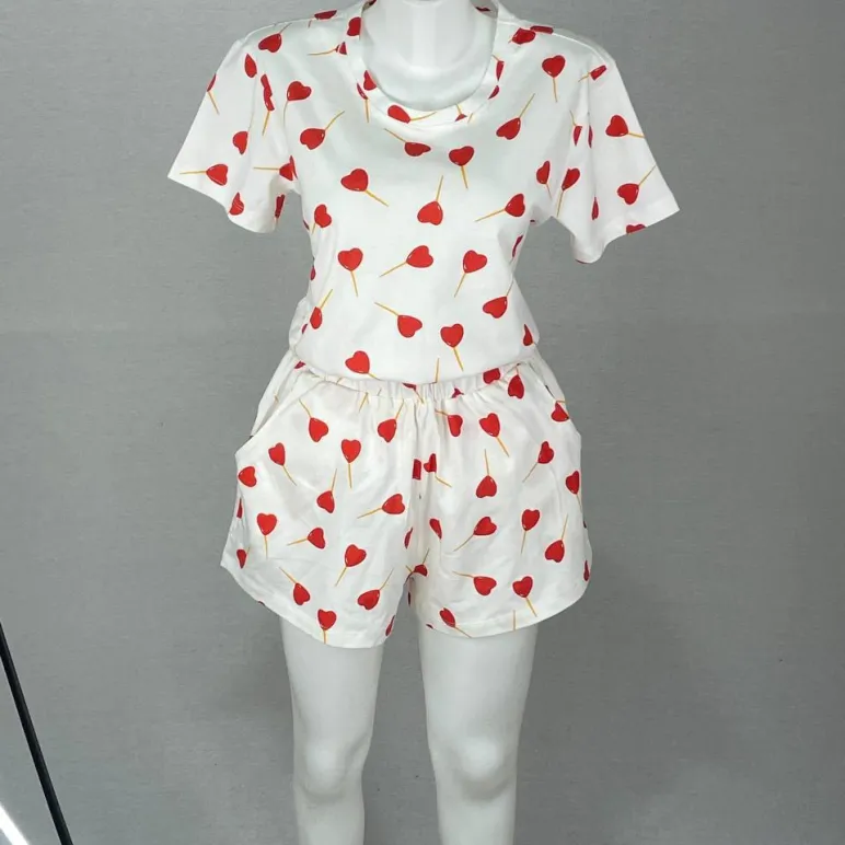 Женские пижамы и халаты