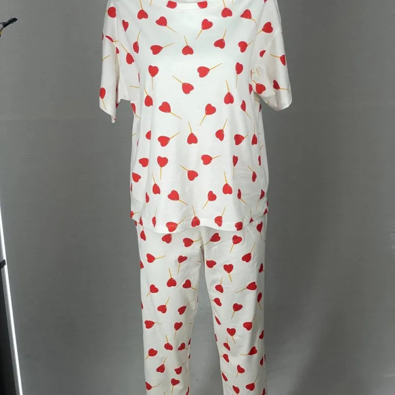 Женские пижамы и халаты