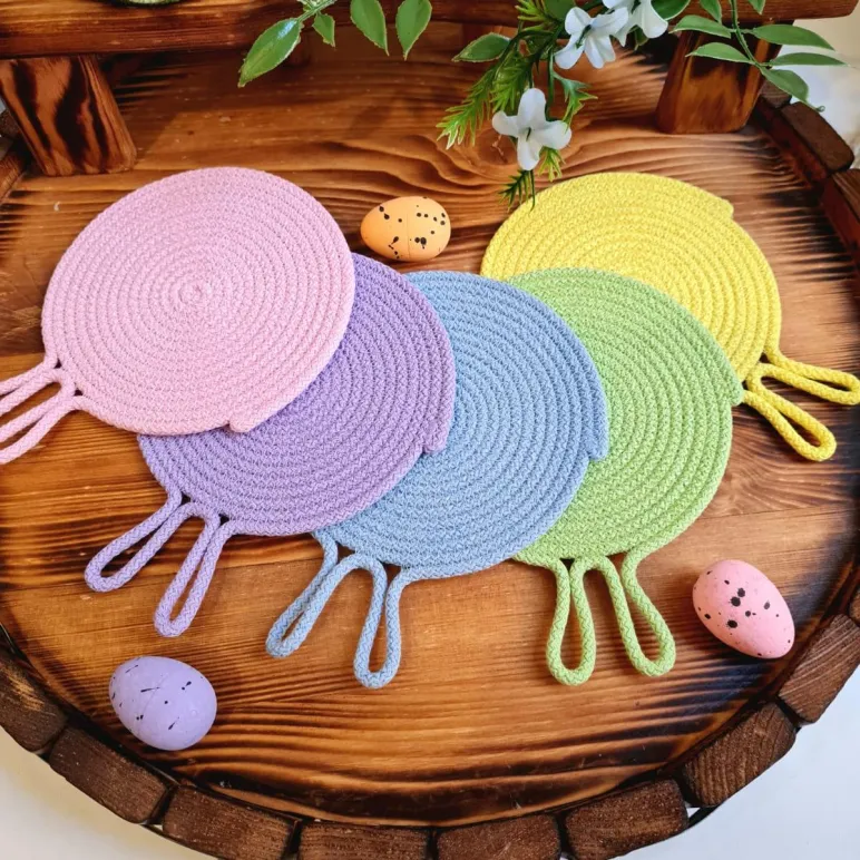 Пасхальный набор для сервировки стола.