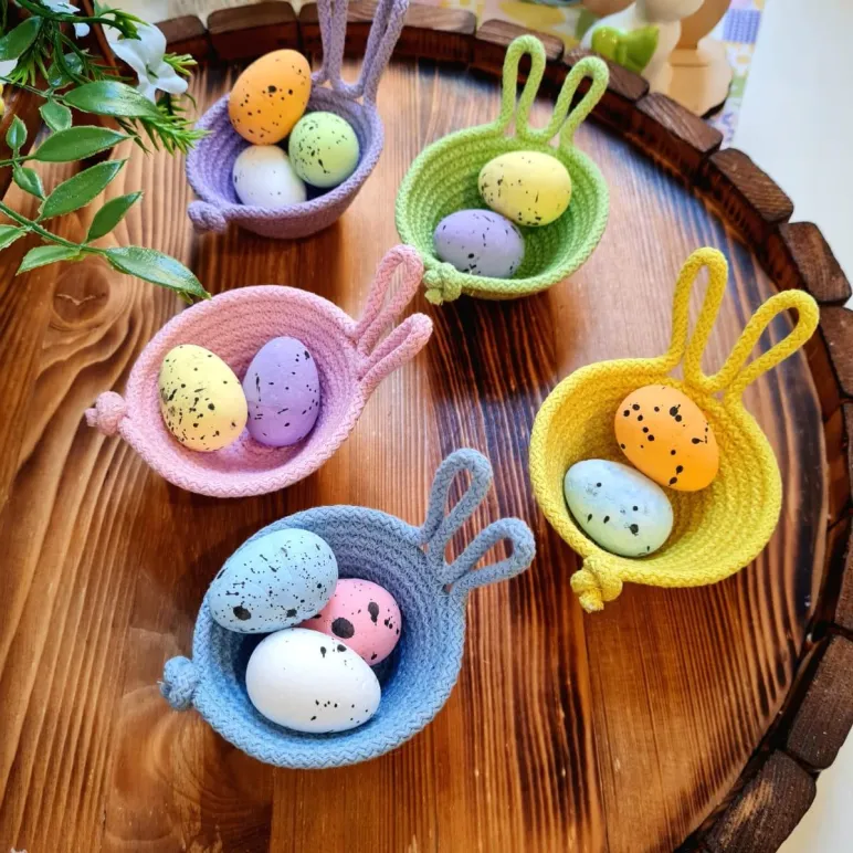 Пасхальный набор для сервировки стола.