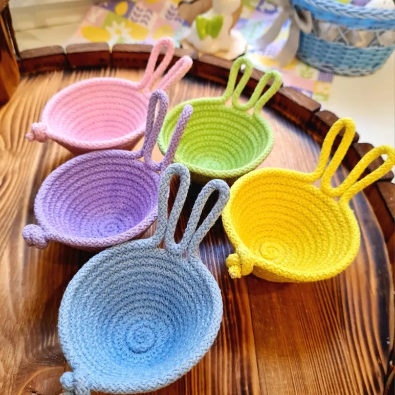 Пасхальный набор для сервировки стола.