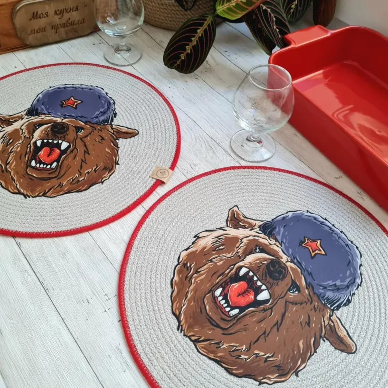 Салфетка для сервировки стола плейсматы подставки под горячее. Диаметр 30 см, рисунок медведь