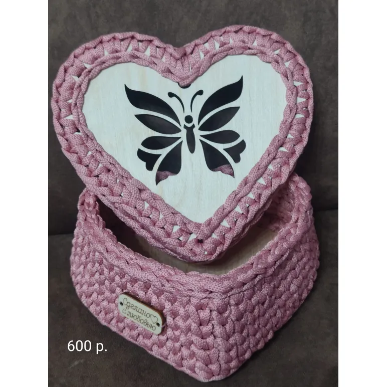 Корзинка ручной работы вязанная из шнура с деревянным дном и крышкой