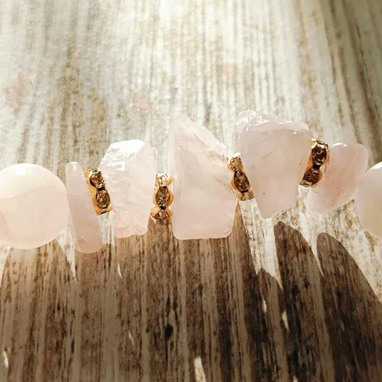 Браслет из розового кварца с кунцитом