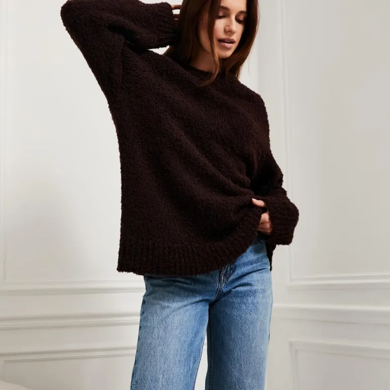 Свитер шоколадный букле