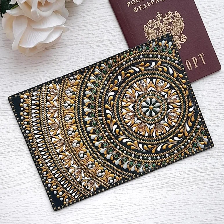 Обложка для паспорта из натуральной кожи "Гармония в золоте"