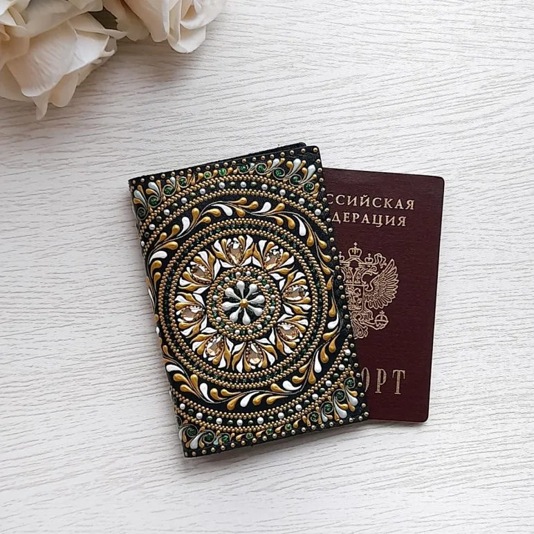 Обложка для паспорта из натуральной кожи "Гармония в золоте"