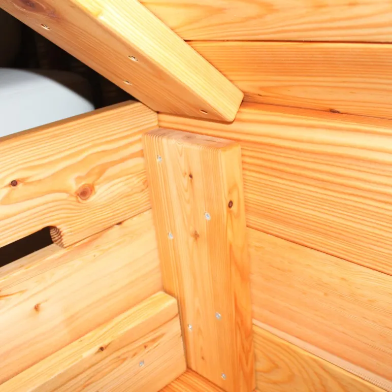 Сундук из массива лиственницы