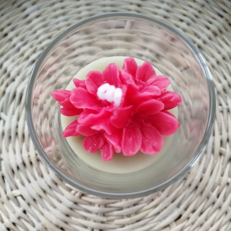 Свечи восковые в стакане