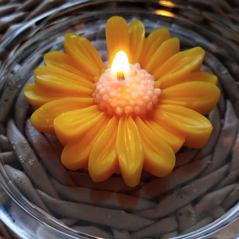 Свечи восковые букет РОМАШКИ КЛУБНИКА