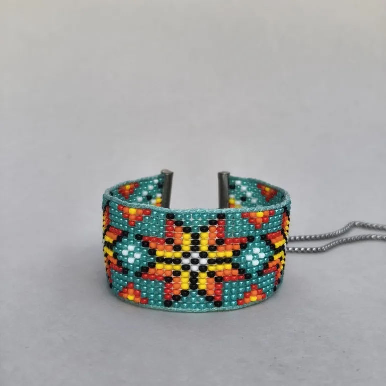 Этнический браслет из бисера с обережной, солярной символикой