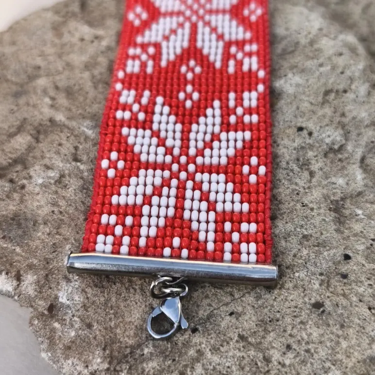 Браслет-оберег из бисера "Алатырь"