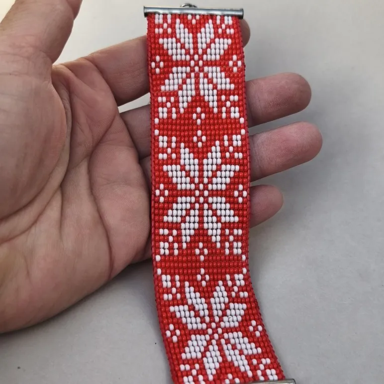 Браслет-оберег из бисера "Алатырь"