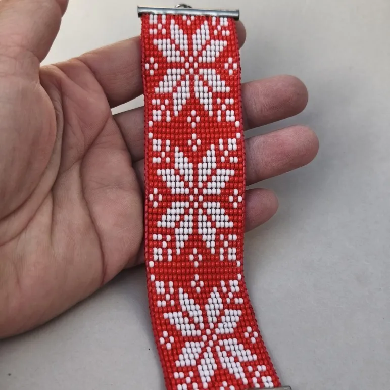 Браслет-оберег из бисера "Алатырь"