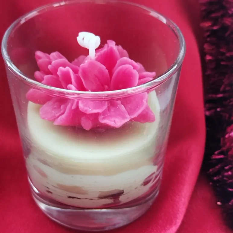 Свечи восковые в стакане