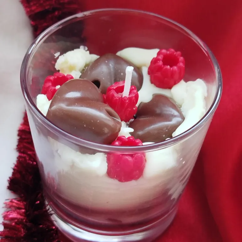 Свечи восковые в стакане