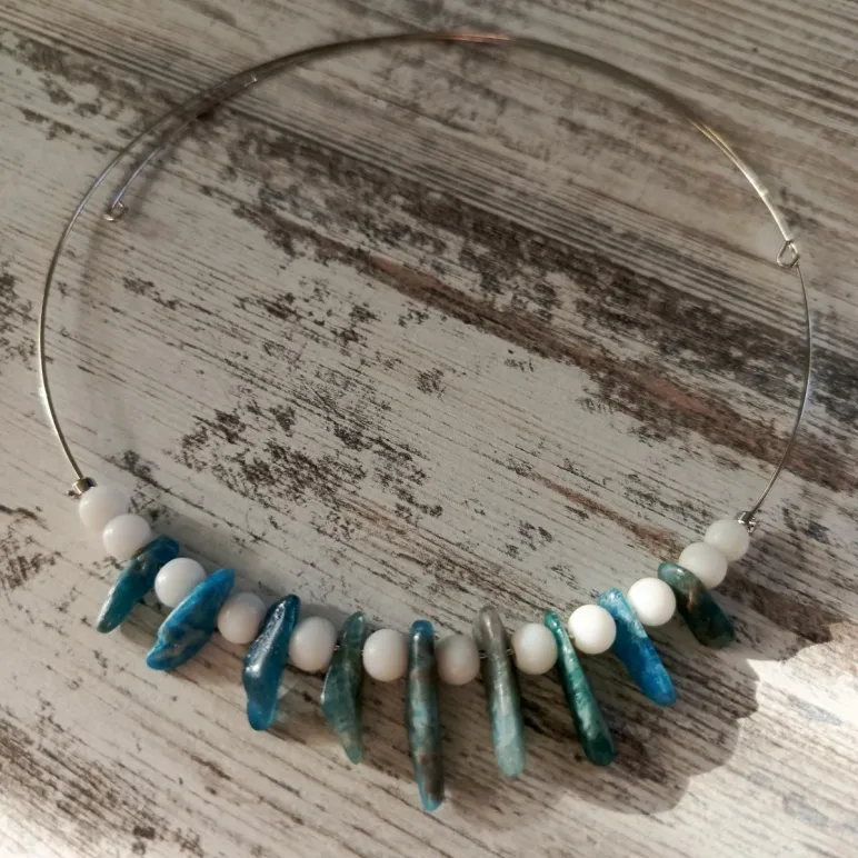 Чокер с кианитом и моржовой костью