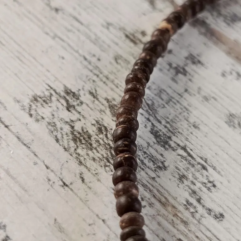 Чокер с перламутром и туласи