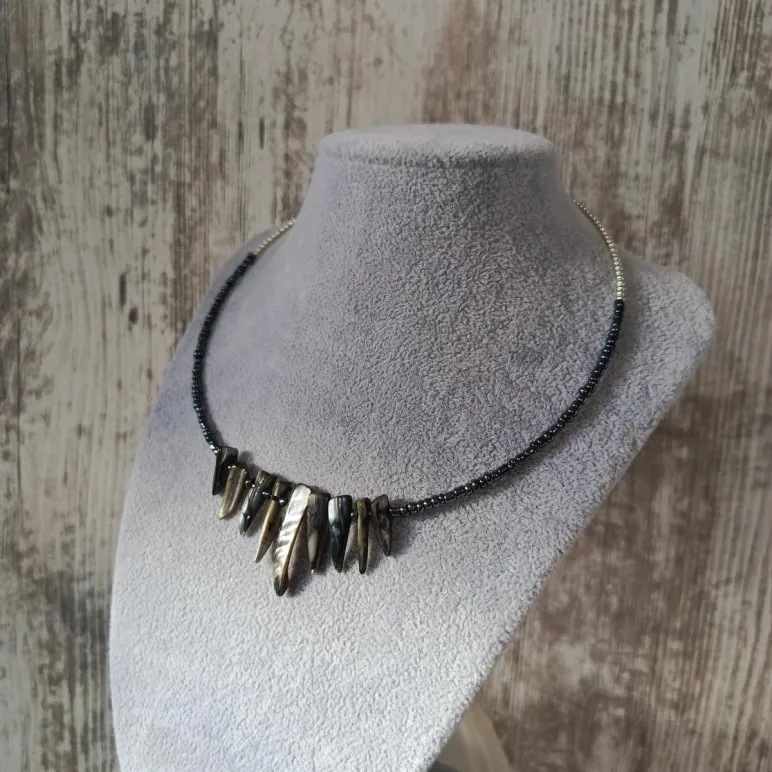 Чокер с перламутром и гематитом