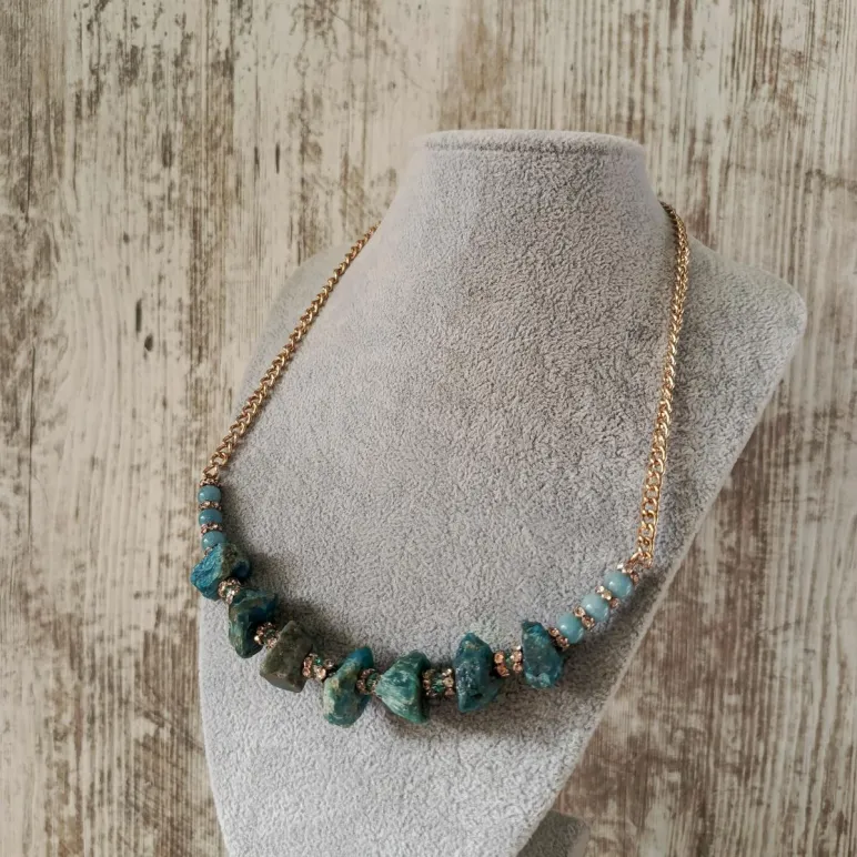 Колье с апатитом