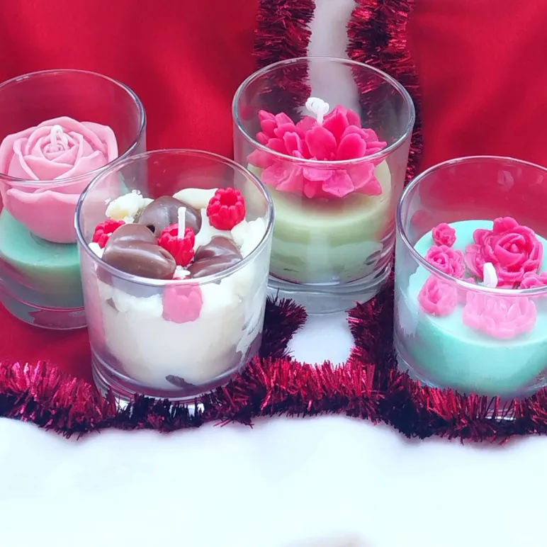 Свечи восковые в стакане