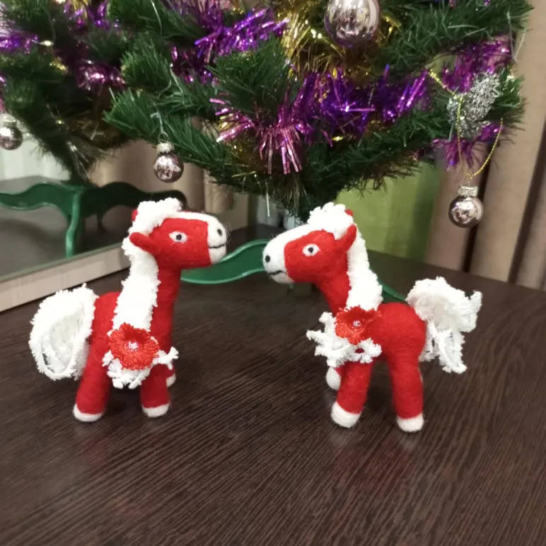 Лошадка из шерсти - символ года 2026